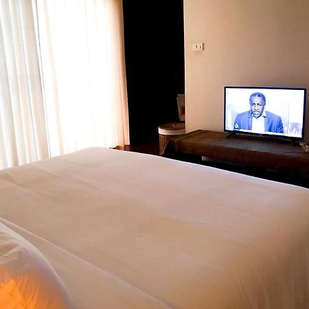 Siam Bright Suite Bangkok Exterior foto