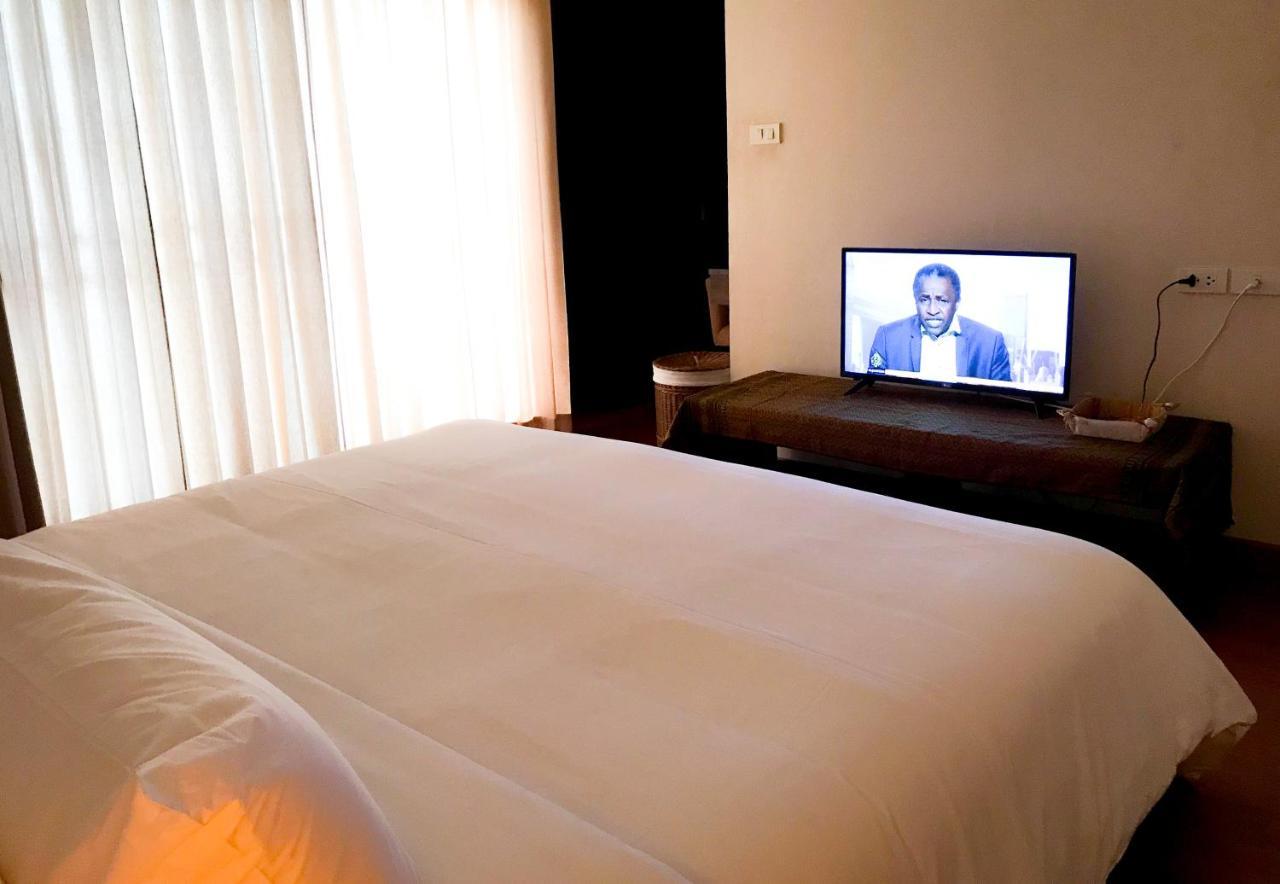 Siam Bright Suite Bangkok Exterior foto